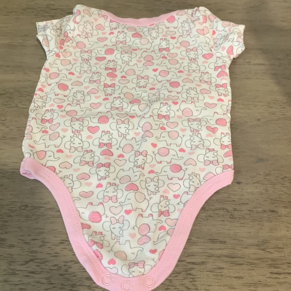 (5/$10) 🐘 Elephant onesie 6-9M - Picture 2 of 4